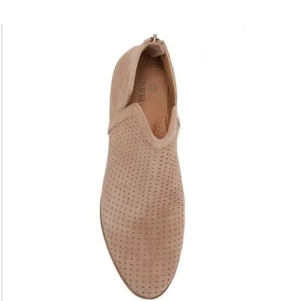 Susina Neutral Perforated Tan Suede Chunky Heel Ankle Booties Size 6.5 - Picture 2 of 13